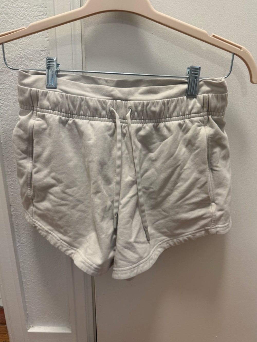 Lululemon Inner Glow High-Rise Short 3" Off-White Bone Cream Size 6 Small - Picture 7 of 7